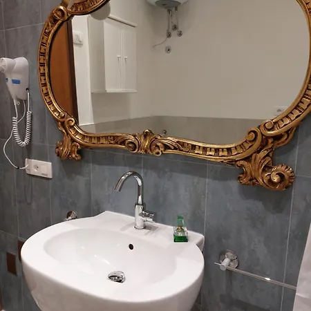 Della Dama Vicino ראפאלו