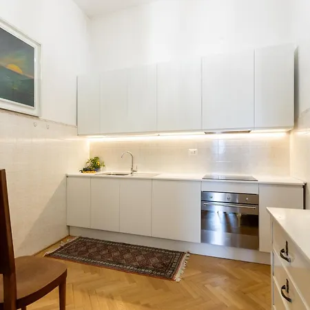 Della Dama Vicino 아파트 *